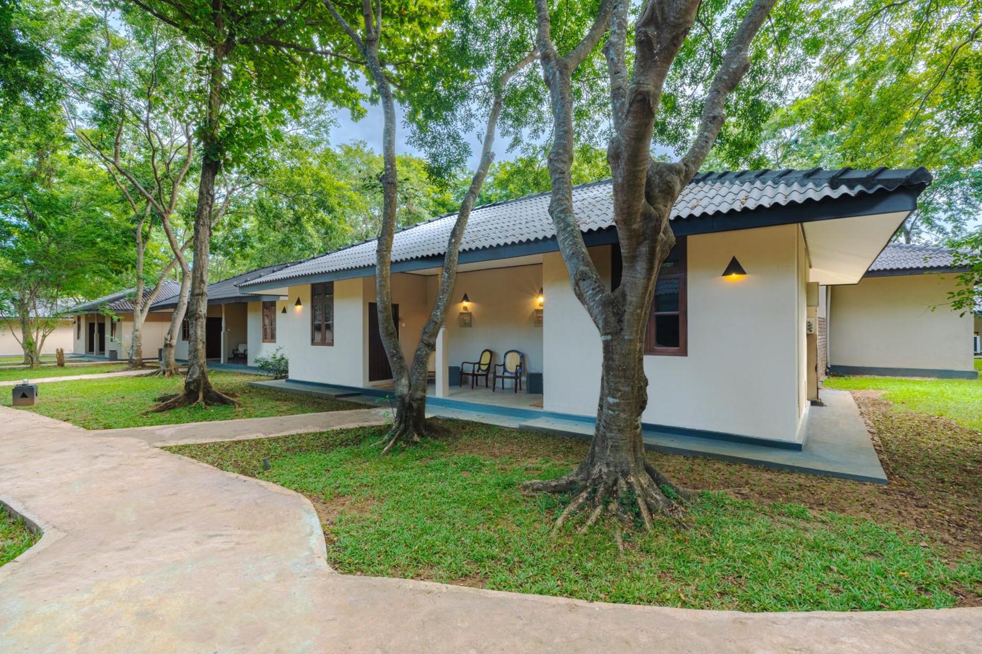Kassapa Lions Rock Hotel Sigiriya Exterior photo