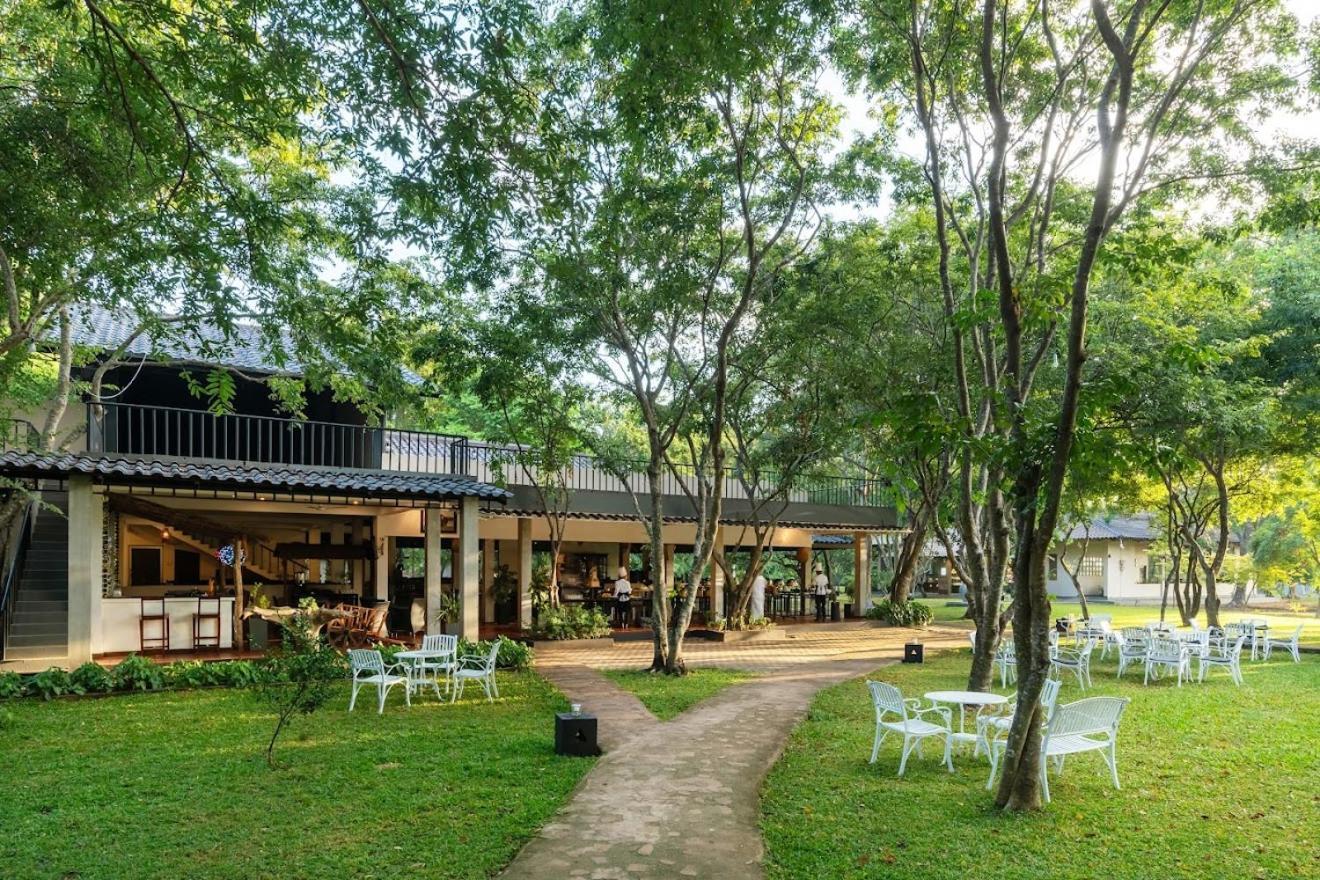 Kassapa Lions Rock Hotel Sigiriya Exterior photo