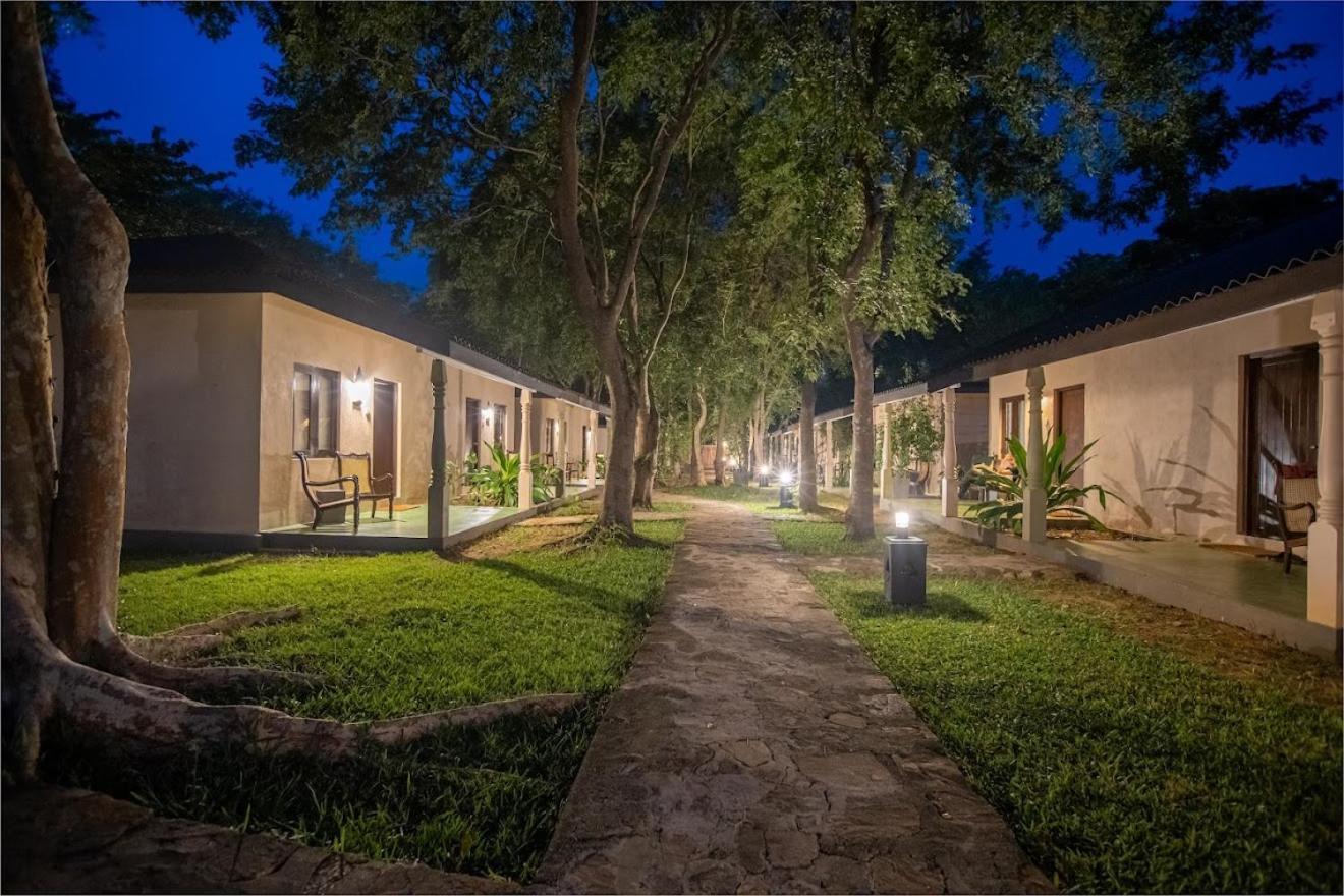 Kassapa Lions Rock Hotel Sigiriya Exterior photo