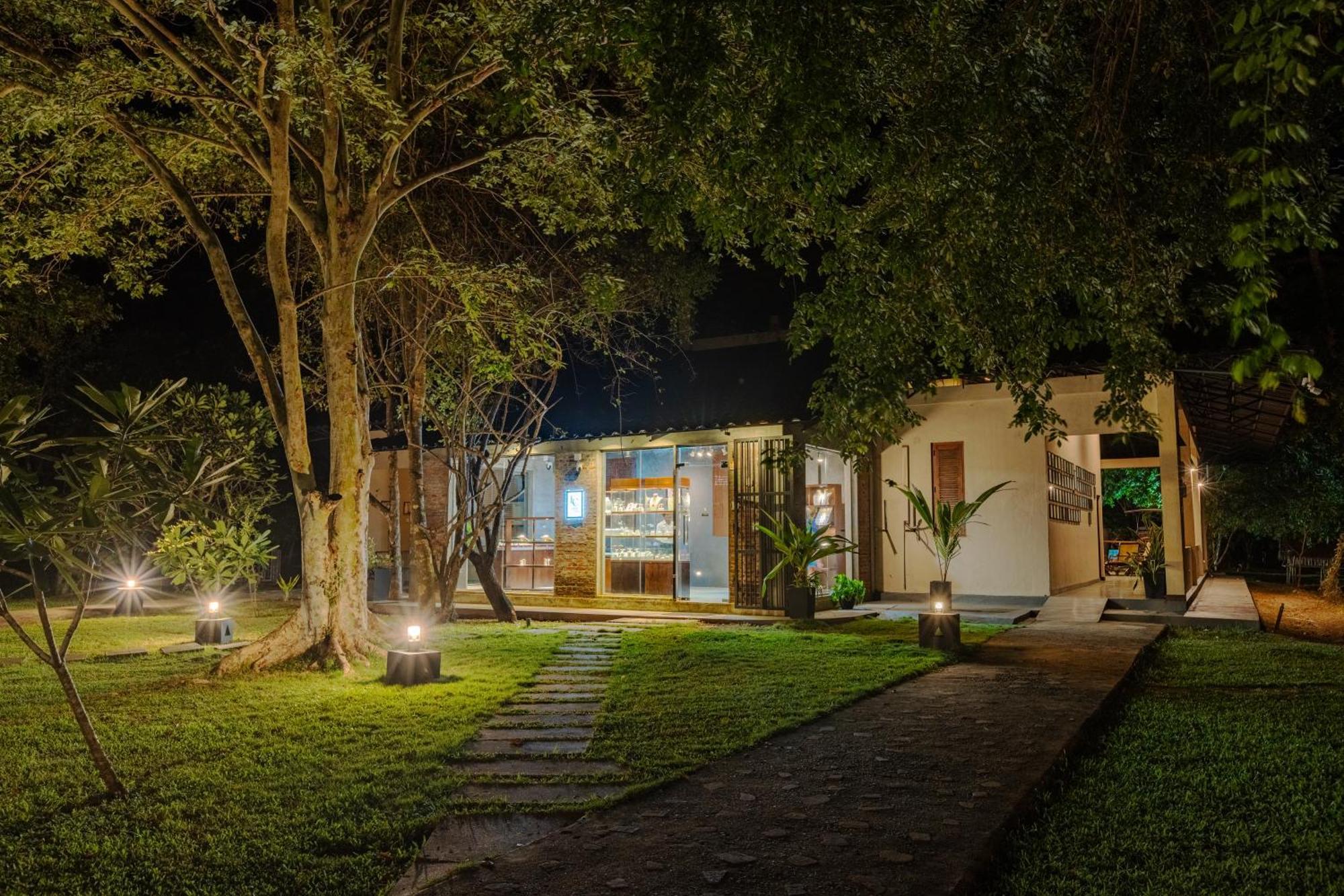 Kassapa Lions Rock Hotel Sigiriya Exterior photo