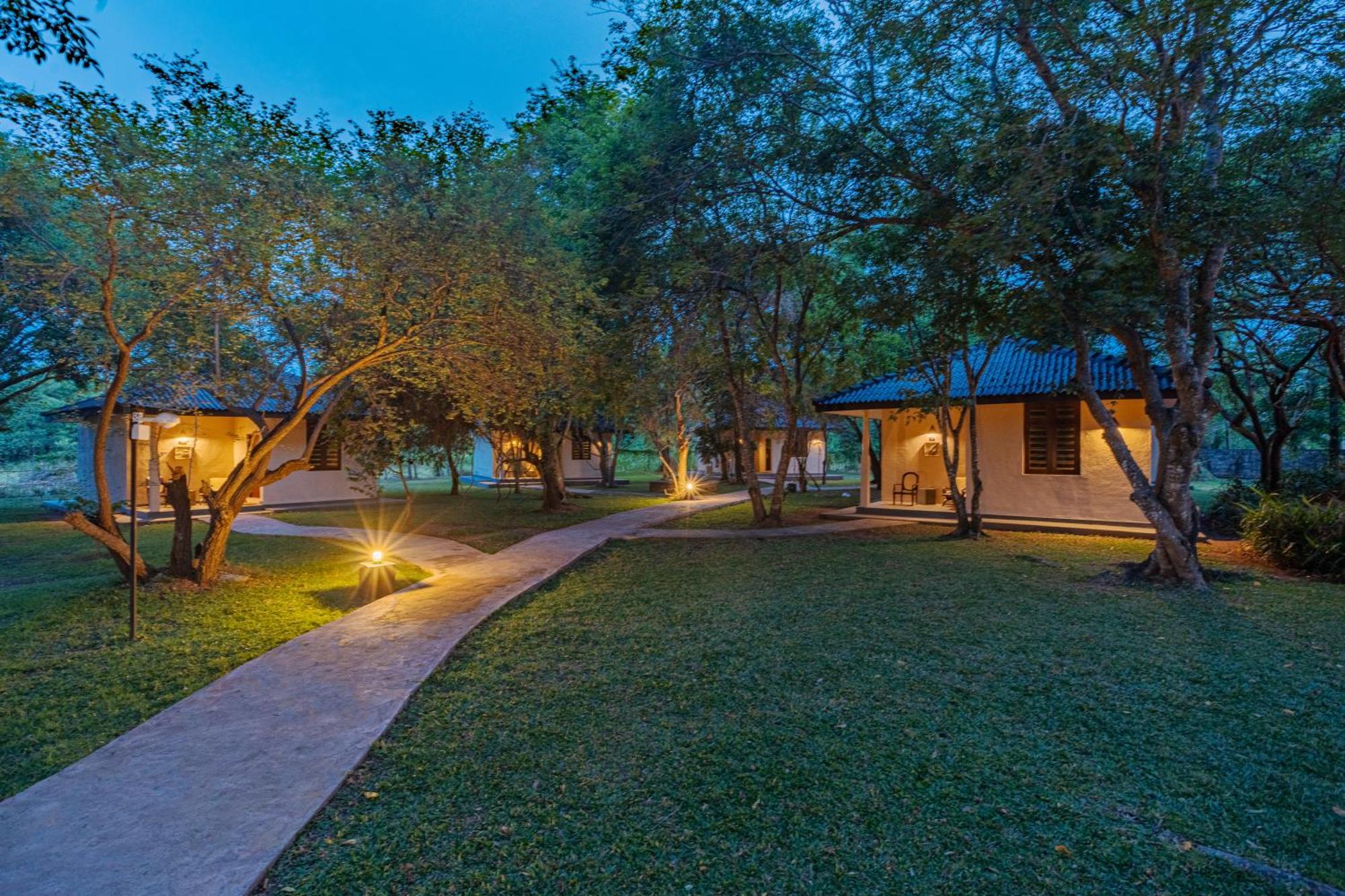 Kassapa Lions Rock Hotel Sigiriya Exterior photo