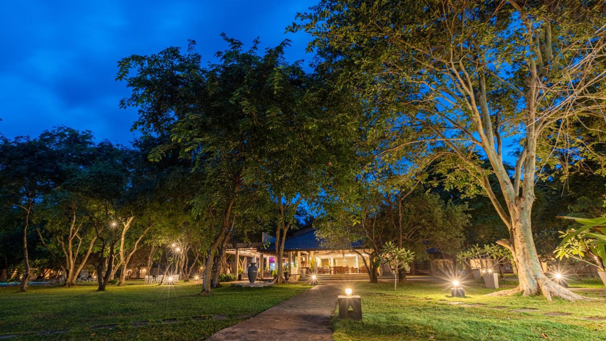 Kassapa Lions Rock Hotel Sigiriya Exterior photo