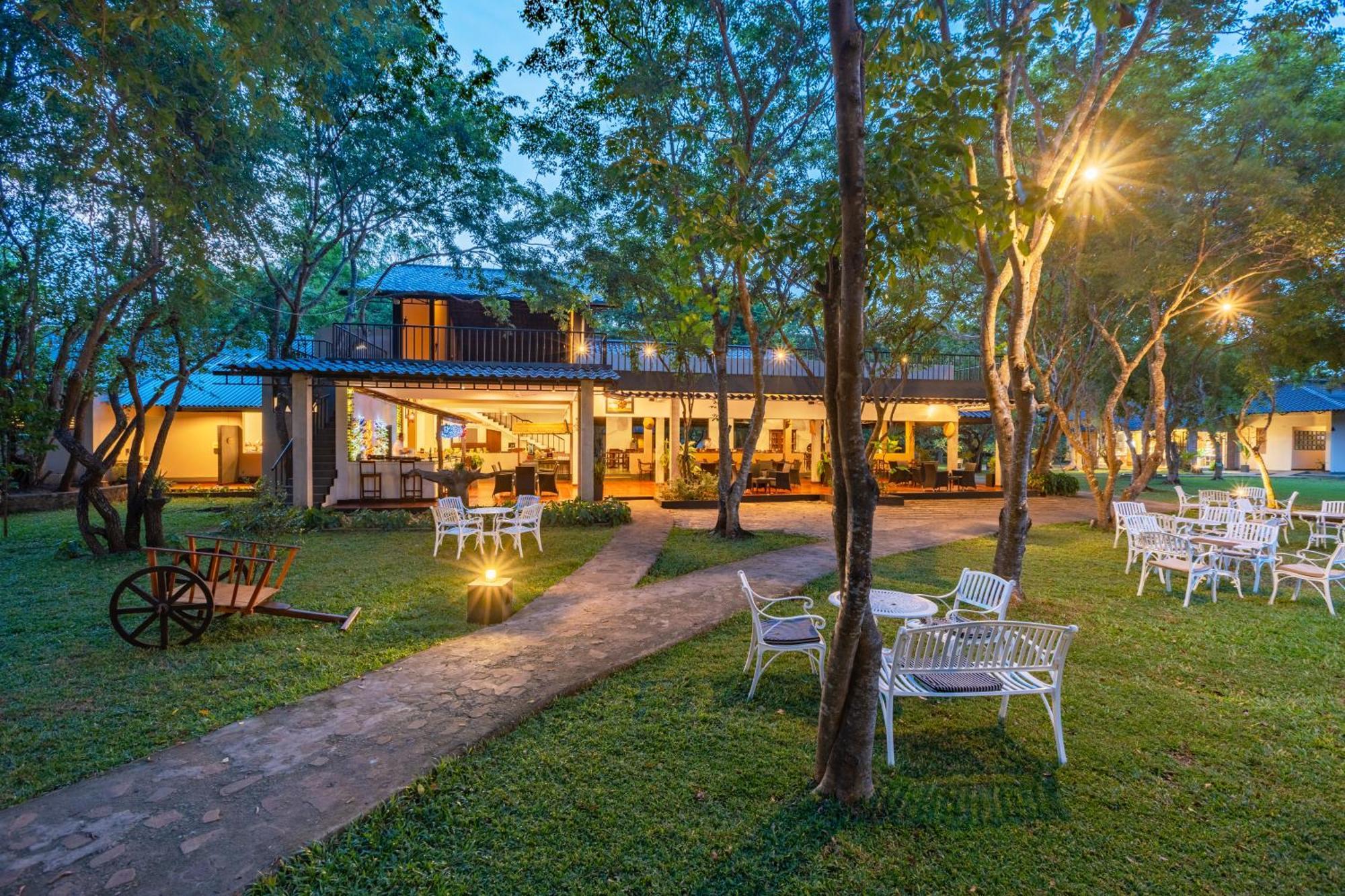 Kassapa Lions Rock Hotel Sigiriya Exterior photo